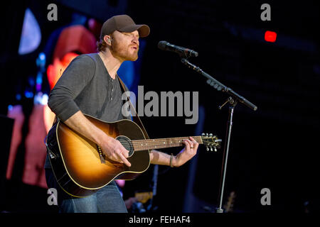 Madison, Wisconsin, USA. Feb, 2016 5. Musicien Country ERIC PASLAY effectue sur scène à l'Alliant Energy Center à Madison, Wisconsin © Daniel DeSlover/ZUMA/Alamy Fil Live News Banque D'Images