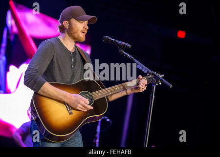 Madison, Wisconsin, USA. Feb, 2016 5. Musicien Country ERIC PASLAY effectue sur scène à l'Alliant Energy Center à Madison, Wisconsin © Daniel DeSlover/ZUMA/Alamy Fil Live News Banque D'Images