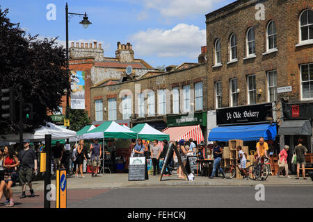 Le populaire marché du samedi sur Railton Road, à Herne Hill, SE London, England, UK Banque D'Images