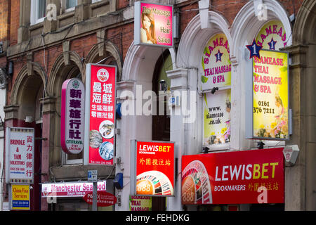 Les enseignes à Chinatown, Manchester, UK Banque D'Images