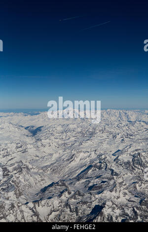 Vue aérienne du Mont Blanc, en survolant les Alpes françaises et italiennes. Banque D'Images