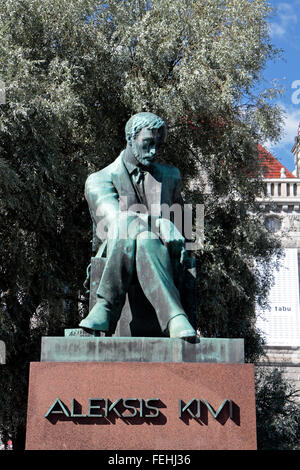 Mémorial de bronze statue d'Aleksis Kivi (par Wäinö Aaltonen), la Finlande, l'auteur national à Helsinki, en Finlande. Banque D'Images