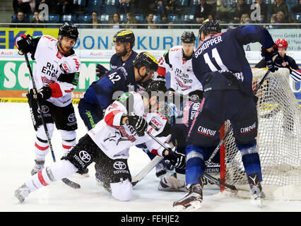 Munich, Bavière, Allemagne. 7 Février, 2016. à partir de la gauche devant Jared ROSS (Ingolstadt/USA), Patrick HAGER (Koeln), Timo PIELMEIER (Ingolstadt), Benedikt SCHOPPER (Ingolstadt), .le hockey sur glace allemand Eishockey League, journée, 44 ERC Ingolstadt vs Koelner Haie, Ingolstadt, Saturn-Arena, le 07 février, les deux f, 2016 © Wolfgang Fehrmann/ZUMA/Alamy Fil Live News Banque D'Images