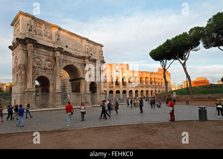 L'Arc de Constantin et le Colisée à Rome, Italie, Arco di Constantino, Colosseo, Roma Banque D'Images