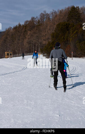 Les Von Trapp Family Lodge de Stowe au Vermont, USA, les skieurs sur pistes damées. Banque D'Images