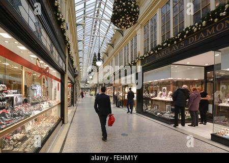 L'Argyll Arcade - qui contient plus de 30 bijoutiers et diamantaires - à Noël - Glasgow, Écosse, Royaume-Uni Banque D'Images