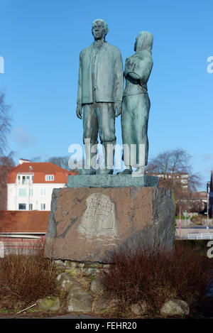 Karlshamn, Suède - Février 04, 2016 : l'émigrant monument par Axel Olsson, commémorant l'Office suédois des migrations d'Amérique du Nord Banque D'Images