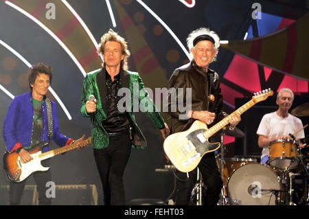 La Plata, Argentine. 7 Février, 2016. Les membres du groupe de rock britannique "The Rolling Stones" effectuer lors de leur concert au stade de la Plata à Buenos Aires, Argentine, le 7 février 2016. Crédit : Carlos Cemele/TELAM/Xinhua/Alamy Live News Banque D'Images