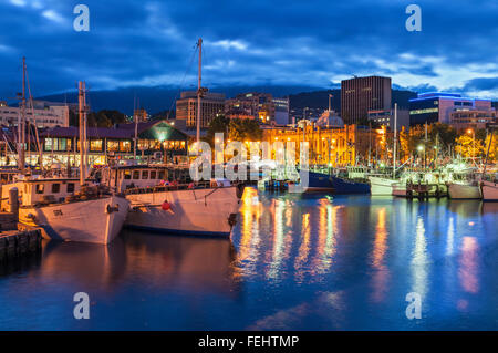 Soirée panorama de Franklin Wharf et du front de mer de Hobart, Tasmanie. Banque D'Images