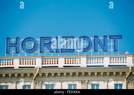 MINSK, BELARUS - 20 mai 2015 : Logo du holding "Horizont" -, la plus grande usine de Minsk en Biélorussie et l'un des plus grands de l'EC Banque D'Images