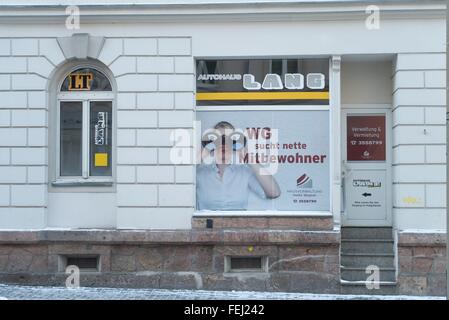 Maisons vides en zone Sonnenberg à Chemnitz, vitrine de la publicité des salles communautaires, photo : 22 janvier 2016. Banque D'Images