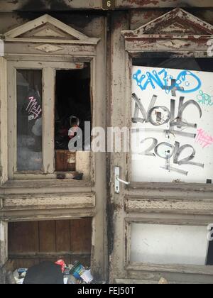 Maisons vides en zone Sonnenberg à Chemnitz, casse de vieille porte, photo : le 22 janvier 2016. Banque D'Images