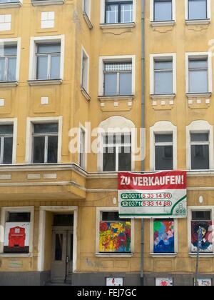 Maisons vides en zone Sonnenberg à Chemnitz, affiche publicitaire de 'à vendre', photo : le 22 janvier 2016. Banque D'Images