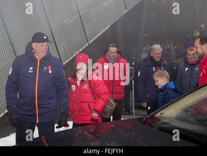 Oslo, 07-02-2016 Le roi Harald, la reine Sonja, le Prince héritier Haakon et le Prince Sverre Magnus Les membres de la famille royale norvégienne assister à la Coupe du Monde FIS de Holmenkollen Nordic PRE/Albert Nieboer/Pays-Bas OUT - AUCUN FIL SERVICE - Banque D'Images