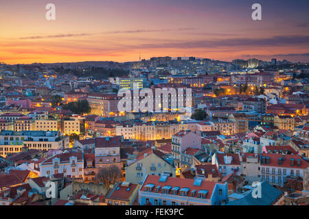 Lisbonne. Image de Lisbonne, Portugal pendant le coucher du soleil spectaculaire. Banque D'Images