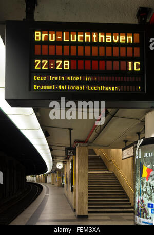 Arrivées et départ à la gare centrale de Bruxelles Banque D'Images