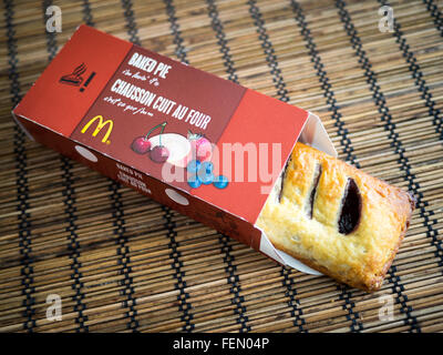 Un McDonald's blueberry de boulangerie, Tarte au sirop d'un temps limité dans l'élément de menu McDonald's partout au Canada. Banque D'Images