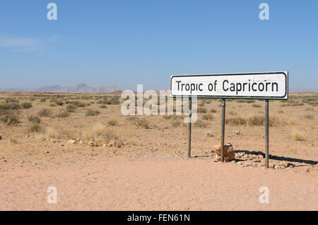 Tropique du Capricorne signe sur la route C14 en Namibie Banque D'Images