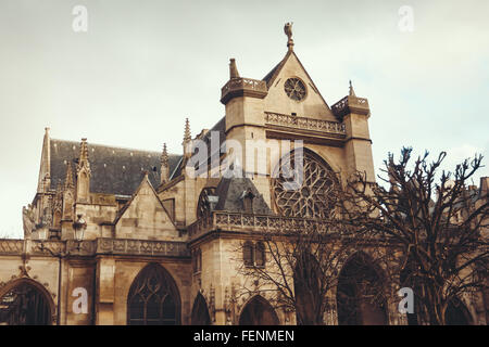 Façade et sculptures de l'église de Saint-Germain l'Auxerrois. Paris, France. Gothic Background Image, tonique. Banque D'Images