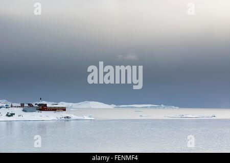 Les nuages de tempête dans la baie de Disko à Ilulissat, Groenland. Banque D'Images