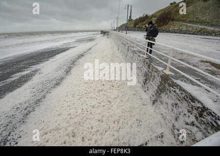 Aberystwyth, Pays de Galles, Royaume-Uni. Le 08 février, 2016. Storm Imogen batters Aberystwyth, Pays de Galles. Crédit : Paul Williams/Alamy Live News Banque D'Images