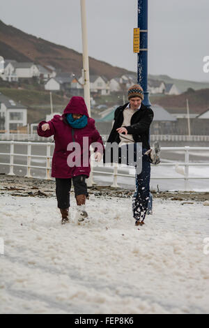 Aberystwyth, Pays de Galles, Royaume-Uni. Le 08 février, 2016. Storm Imogen batters Aberystwyth, Pays de Galles. Crédit : Paul Williams/Alamy Live News Banque D'Images