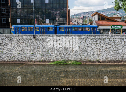 Tramway à Obala Kulina Bana à Sarajevo, Bosnie-Herzégovine Banque D'Images