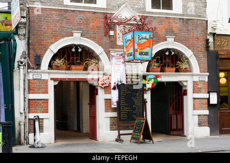 Le jardin restaurant italien Portobello Arcade dans Portobello Road, Londres. Banque D'Images