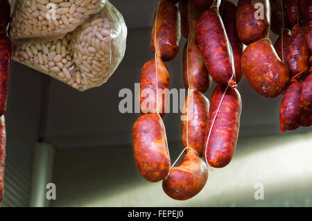 Saucisses de porc et boeuf sur market Banque D'Images