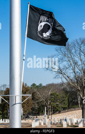 POW-MIA drapeau à Marietta National Cemetery à Marietta, Georgie, USA. Banque D'Images