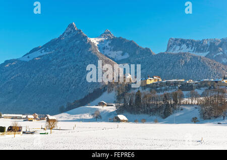 Avis de campagne en Suisse en hiver. La Suisse est un pays d'Europe. La Suisse dispose d'une gamme de haute montagne, des Alpes à Jura. Banque D'Images