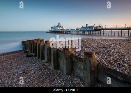 Soirée d'hiver à la jetée d''Eastbourne, East Sussex, Angleterre. Banque D'Images