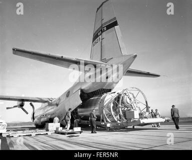 Cette image fait partie de la collection Atlas Negative, mettant en valeur un moment historique significatif capturé en format négatif. Il fait partie d'une collection d'archives plus vaste, documentant des événements historiques ou technologiques importants. Banque D'Images