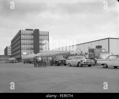 Une image historique de la collection Atlas Negative, présentant diverses scènes ou sujets capturés dans des négatifs photographiques. La collection fournit une précieuse archive visuelle des moments historiques. Banque D'Images