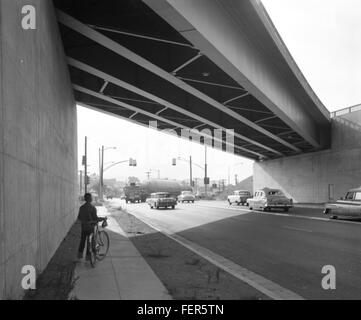 Cette image fait partie de la collection Atlas Negative, qui contient des photographies documentant des paysages historiques, des bâtiments et des événements culturels de diverses régions. Il sert d'archive de l'histoire visuelle, mettant en évidence les moments et les lieux importants. Banque D'Images