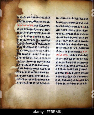 Cette page d'un livre de prières éthiopien est un riche exemple des manuscrits religieux traditionnels utilisés en Éthiopie. Le texte, écrit en Ge'ez, reflète le profond héritage religieux de la région. Banque D'Images