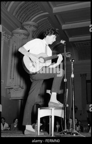 Declan Affley, SAFA fundraiser, Paddington Town Hall, 21 janvier 1965 / La Tribune Declan Affley, SAFA fundraiser, Paddington Town Hall, Janvier Banque D'Images