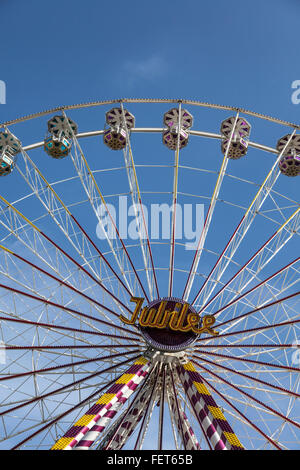 L'article de la grande roue du Jubilé, une fête foraine ride qui voyage la République d'Irlande. Banque D'Images