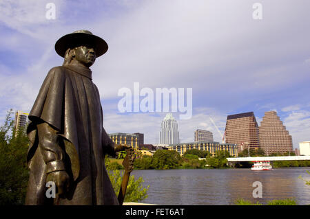 Austin, Texas, États-Unis. 12Th Mar, 2007. Le 4 septembre 2007, Austin, Texas ; Statue de Stevie Ray Vaughn à Austin, Texas.En 1994, la ville érigée la statue de Stevie Ray Vaughan Memorial Auditorium à rives.Dans sa chère Austin, la ville qu'il a fait la ''Live Music Capital of the World'', Stevie Ray a été présenté avec une proclamation du maire déclarant le 26 novembre, 1989 jour de Stevie Ray Vaughan. © Scott A. Miller/ZUMA/Alamy Fil Live News Banque D'Images