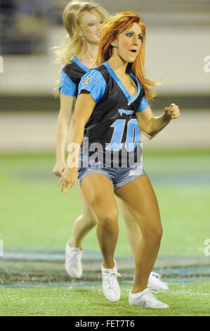 Orlando, Floride, USA. Sep 30, 2010. 30 Sep 2010, Orlando, FL, USA ; Florida Tuskers Tuskers cheerleaders au cours de la perte de la 20-17 les locomotives de Las Vegas au Citrus Bowl. © Scott A. Miller/ZUMA/Alamy Fil Live News Banque D'Images