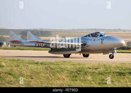 L'Armée de l'air norvégienne de l'Escadron Historique Vampire T55 à l'Air Show 2012 Leuchars. Remarque Le nez de Mickey Mouse Art. Banque D'Images