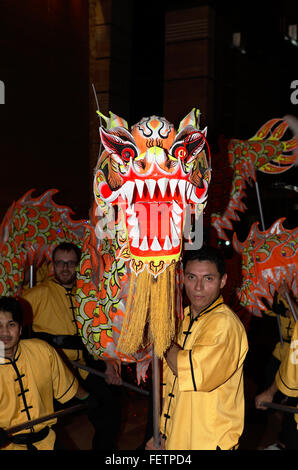 L'école de Shaolin Lohan's dragon pose pour une photo à la Las Vegas M Resort's 2016 Célébration du Nouvel An chinois. Banque D'Images