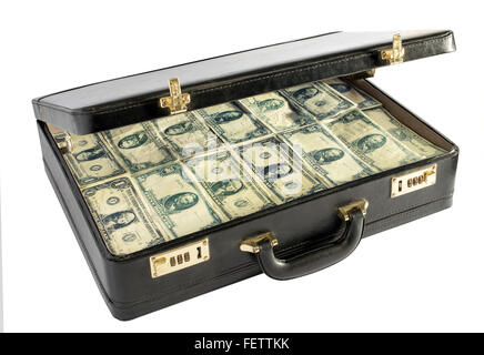 Porte-documents en cuir noir emballé avec de l'argent avec le couvercle soulevé pour montrer des piles de dollar bills Banque D'Images