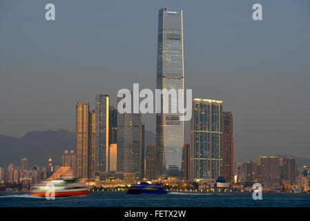 La nouvelle ville de Kowloon et de Hong Kong, le plus haut bâtiment de l'International commerce center ICC, Hong Kong, Chine. Banque D'Images