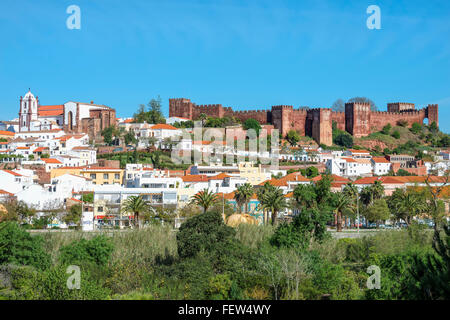 Le château maure et la Cathédrale, Albufeira, Algarve, Portugal, Europe Banque D'Images