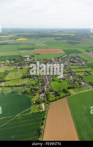 Une vue aérienne du village de Northamptonshire Easton sur la Colline et campagne environnante Banque D'Images