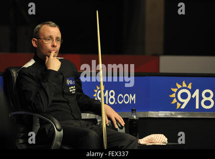 L'Angleterre Martin Gould en photo lors de la finale 2016 Snooker maîtres allemands contre Belgique's Luca Brecel à Berlin, Allemagne, 07 février 2016. Photo : ROLAND POPP/DPA - AUCUN FIL SERVICE - Banque D'Images