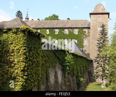 Attendorn. Mai-21-2015. Burch Schnellenberg du 12ème siècle en Attendorn. Allemagne Banque D'Images