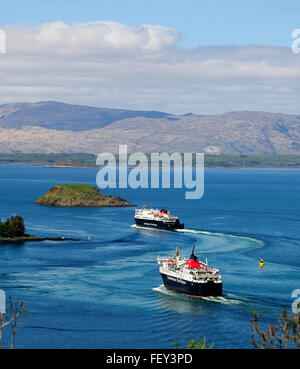 Le MV ile de Mull et MV au départ Clansman Oban Bay, Argyll Banque D'Images