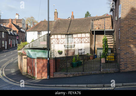 Vieille brique cottage avec effet à pans de bois peints sur à Bridgnorth, Shropshire Banque D'Images